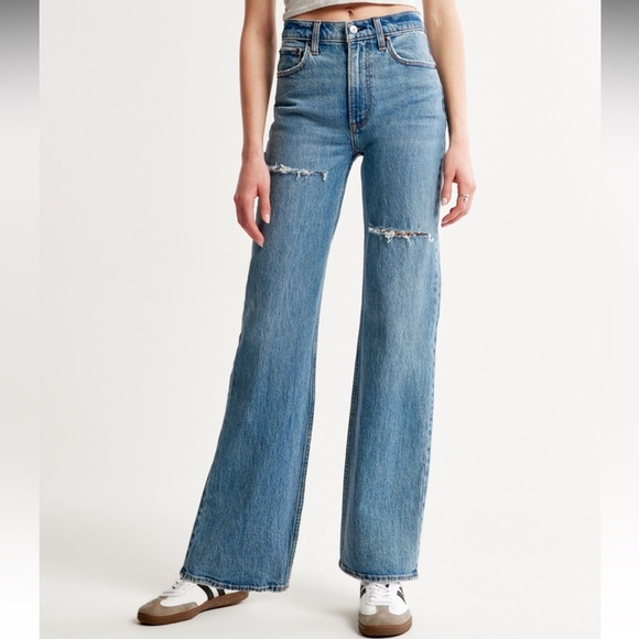 Abercrombie High-Rise 90s Relaxed Jean - Picture 2 of 7